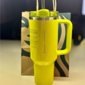 Stanley X Starbucks 2024 Summer Exclusive Lime Green Shimmer 40oz Tumbler.